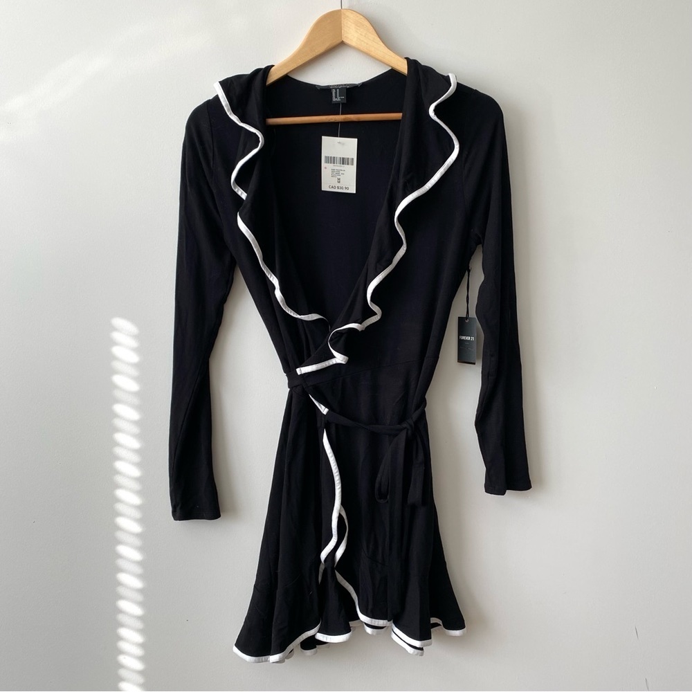 NWT Forever 21 Contemporary Line Surplice Neck Wrap Tunic